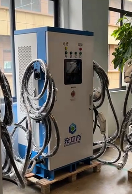 Un buon prezzo. 400A IP54 Stazioni di ricarica per auto elettriche pubbliche intelligenti con quattro pistole in linea