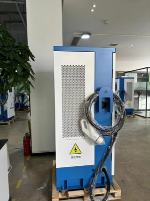 Un buon prezzo. Stazione di ricarica standard europea per veicoli elettrici da 160 kW in linea