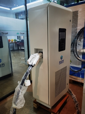 Un buon prezzo. Nuova stazione di ricarica per veicoli elettrici a singola pistola bianca da 120 kW in linea