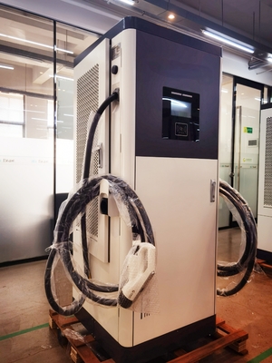 240KW/320KW/360KW CCS1/CCS2 Dual-gun DC integrato stazione di ricarica veloce per veicoli elettrici / stazione di ricarica rapida commerciale È molto buono per l'installazione in hotel, supermercato, ospedale, casa, ecc.