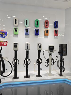 7kW caricabatterie per veicoli elettrici a corrente alternata 32A 220V 4,3 pollici con schermo tattile