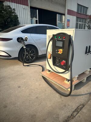 Stazione di ricarica rapida CC portatile per accumulo di energia portatile raffreddata a liquido per caricabatterie EV da 60 kW 76 kWh