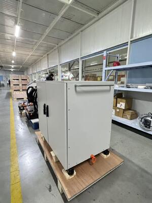 Stazione di ricarica rapida CC portatile per accumulo di energia portatile raffreddata a liquido per caricabatterie EV da 30 kW 26 kWh